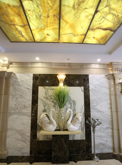 trang trí trần nhà bằng đá hoa cương